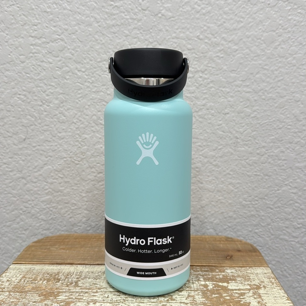 Hydro Flask 32 oz Wide Mouth Water Bottle in Dew - Picture 2 of 4